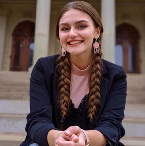 Meet your Posher, Roxy